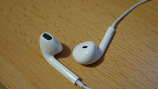 Illustration for article titled How To Take Care of Your Headphones the Right Way